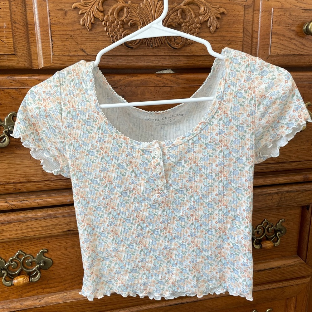 Aeropostal shrunken tee